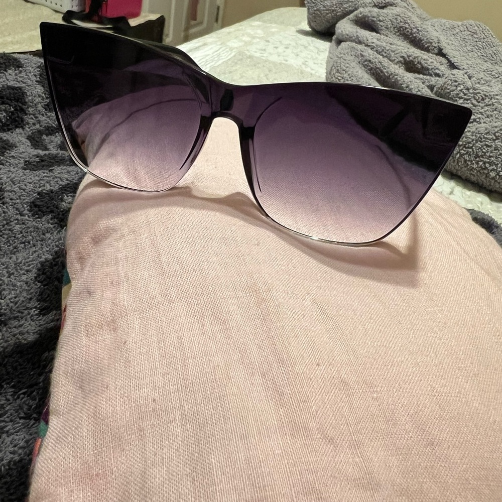 Quay Australia “Come Thru” Black Cat-Eye Sunglasses